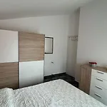 Family Friendly With A Swimming Pool - 22040 Apartament Pula