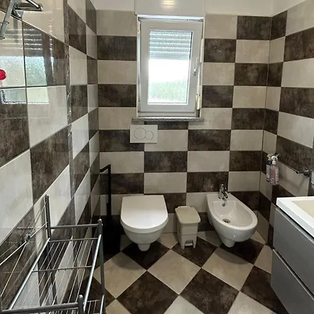 Апартаменти Family Friendly With A Swimming Pool - 22040 *