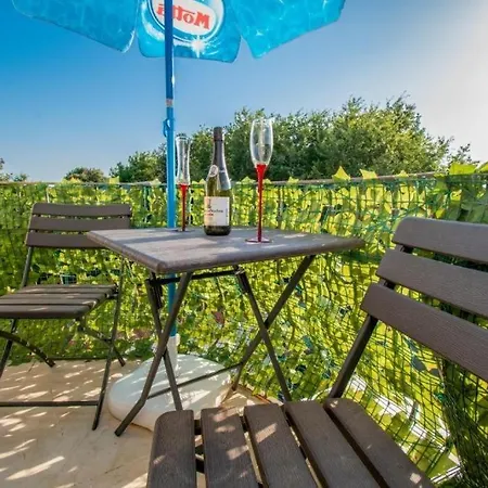 Family Friendly With A Swimming Pool - 22040 Апартаменти *