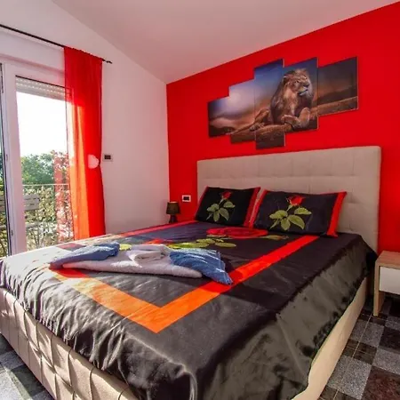 Апартаменти Family Friendly With A Swimming Pool - 22040 *