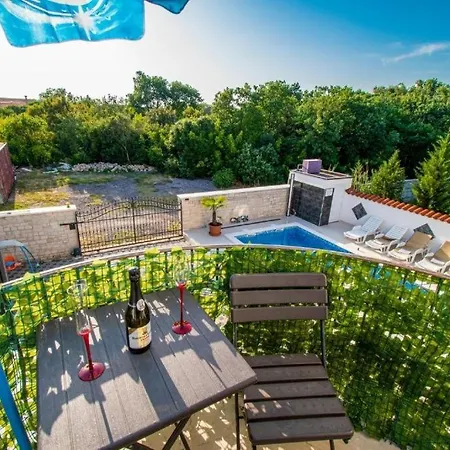 Апартаменти Family Friendly With A Swimming Pool - 22040