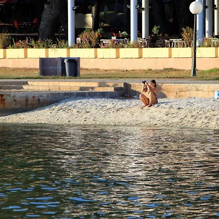 아파트 Family Friendly With A Swimming Pool - 22040 풀라