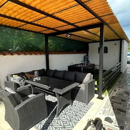 Family Friendly With A Swimming Pool - 22040 *