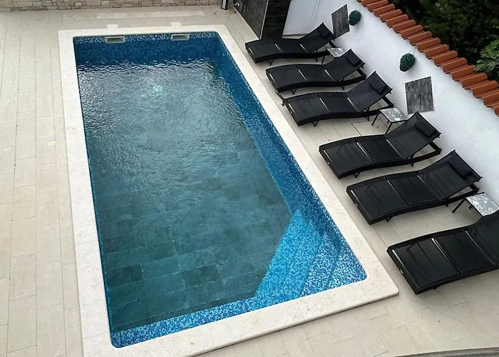 Family Friendly With A Swimming Pool - 22040 * 풀라