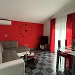 Family Friendly With A Swimming Pool - 22040 Póla