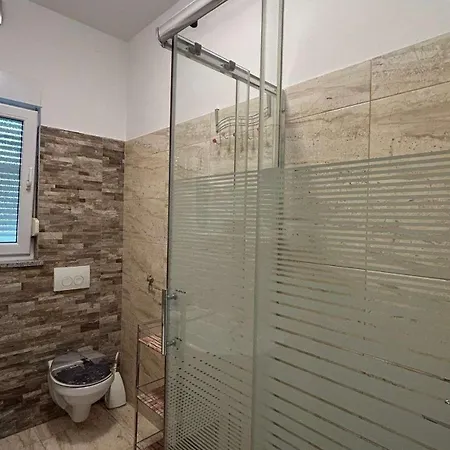 Family Friendly With A Swimming Pool - 22040 풀라