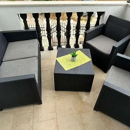 Family Friendly With A Swimming Pool - 22040 Apartman