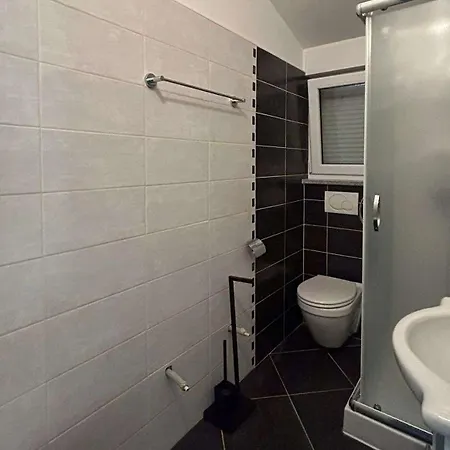 Family Friendly With A Swimming Pool - 22040 Apartman Pula