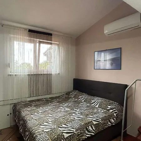 Family Friendly With A Swimming Pool - 22040 *