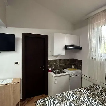 Family Friendly With A Swimming Pool - 22040 Pula