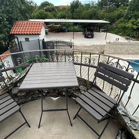 Family Friendly With A Swimming Pool - 22040 Apartman