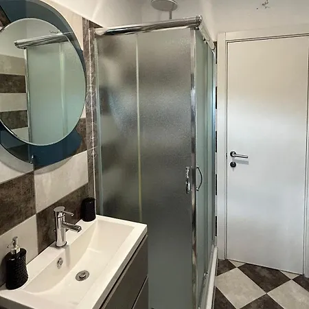 Family Friendly With A Swimming Pool - 22040 Pula