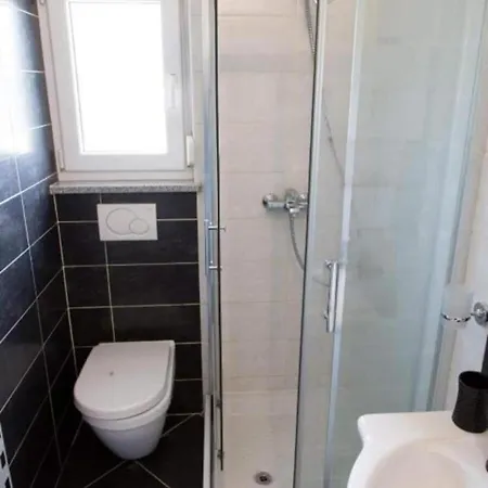 Apartmán Family Friendly With A Swimming Pool - 22040