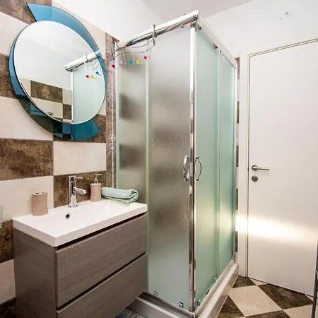 Family Friendly With A Swimming Pool - 22040 *