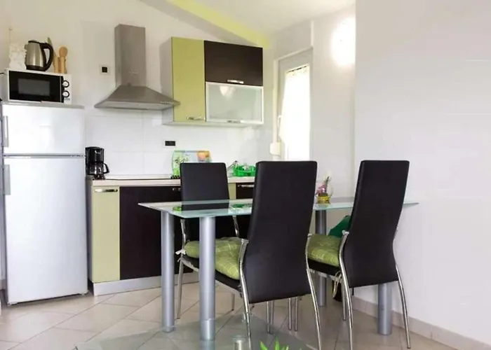 Appartement Family Friendly With A Swimming Pool - 22040 Pula