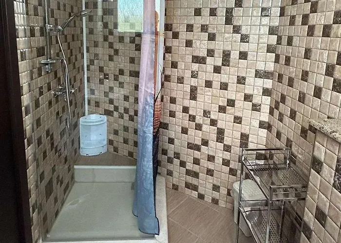 Family Friendly With A Swimming Pool - 22040