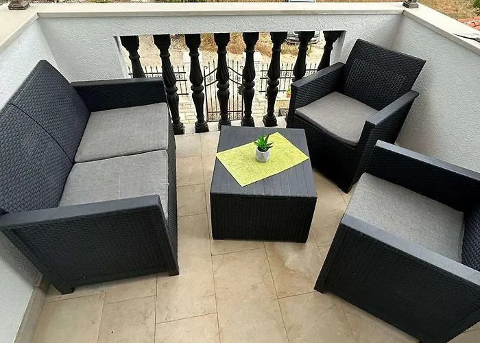 Family Friendly With A Swimming Pool - 22040 Apartman