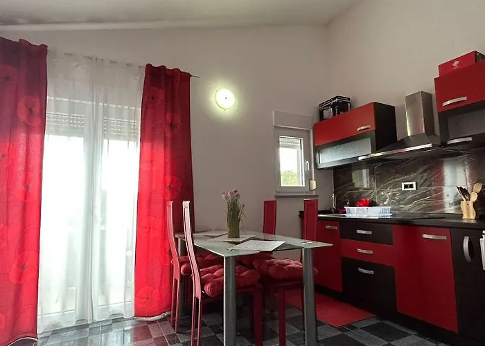 Family Friendly With A Swimming Pool - 22040 * Póla