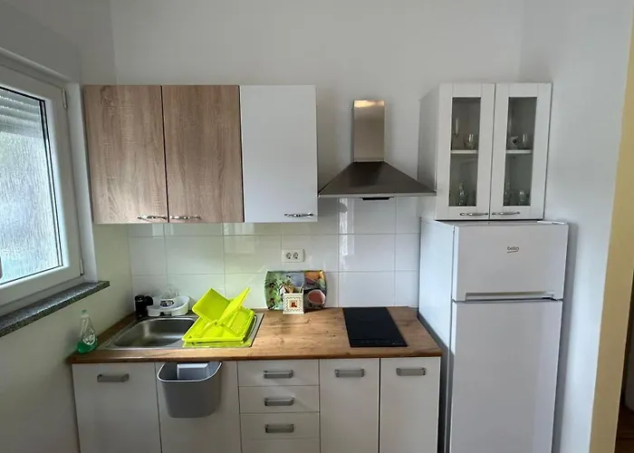 Family Friendly With A Swimming Pool - 22040