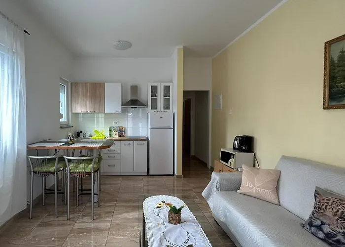 Family Friendly With A Swimming Pool - 22040 Apartman