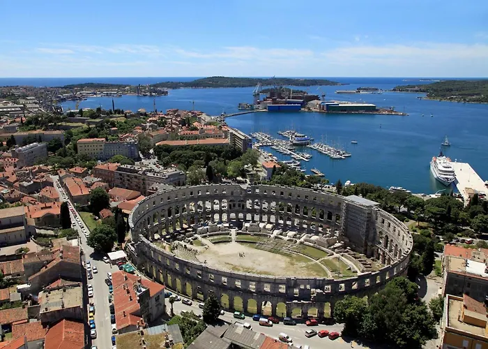 Family Friendly With A Swimming Pool - 22040 Póla