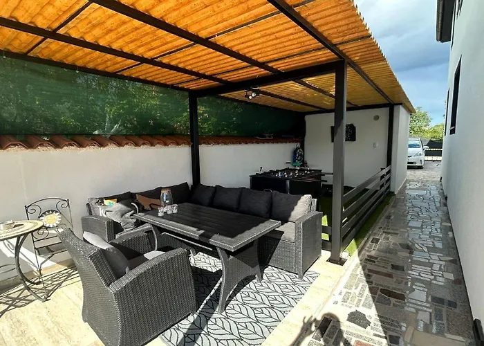 Family Friendly With A Swimming Pool - 22040 *