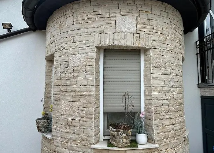 Family Friendly With A Swimming Pool - 22040 Póla