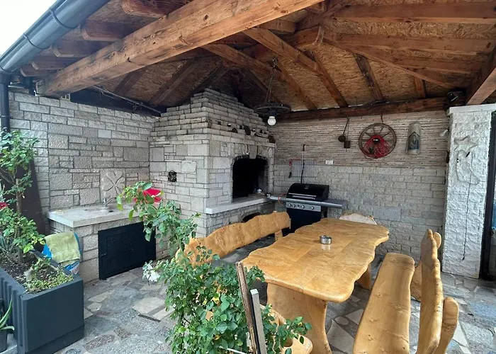 Family Friendly With A Swimming Pool - 22040 * Póla